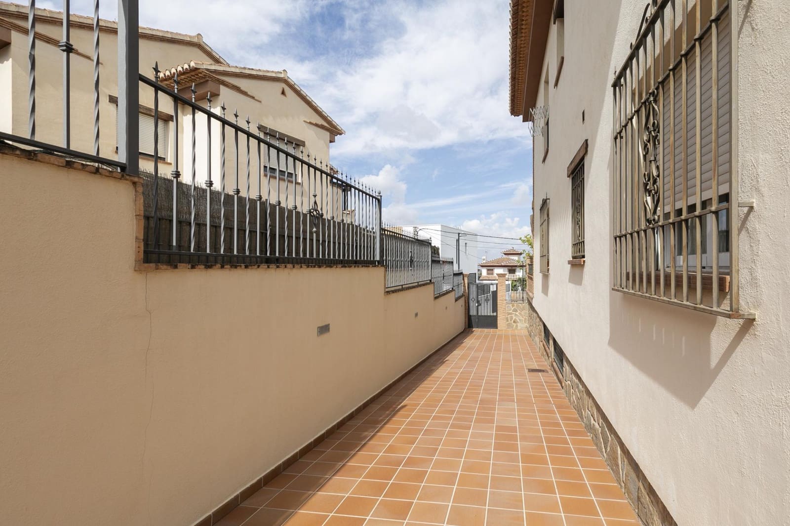 2 quarto Penthouse para venda em La Zubia com piscina garagem - 179 000 € (Ref: 10168712)