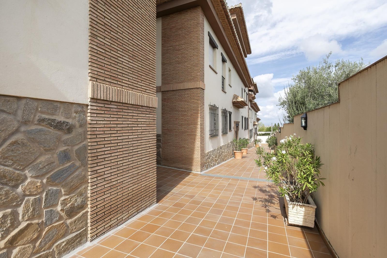2 quarto Penthouse para venda em La Zubia com piscina garagem - 179 000 € (Ref: 10168712)