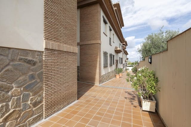 2 quarto Penthouse para venda em La Zubia com piscina garagem - 179 000 € (Ref: 10168712)