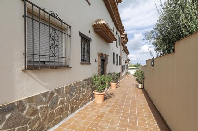 2 quarto Penthouse para venda em La Zubia com piscina garagem - 179 000 € (Ref: 10168712)