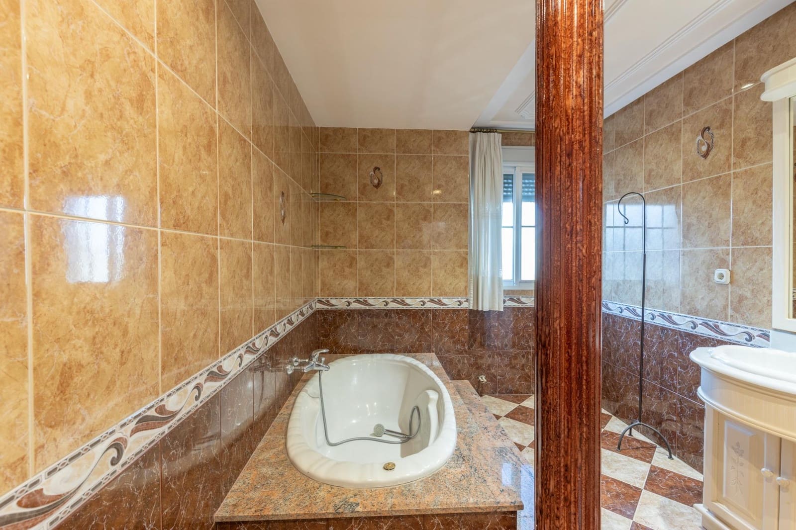 4 sovrum Radhus till salu i La Zubia med garage - 295 000 € (Ref: 10171573)