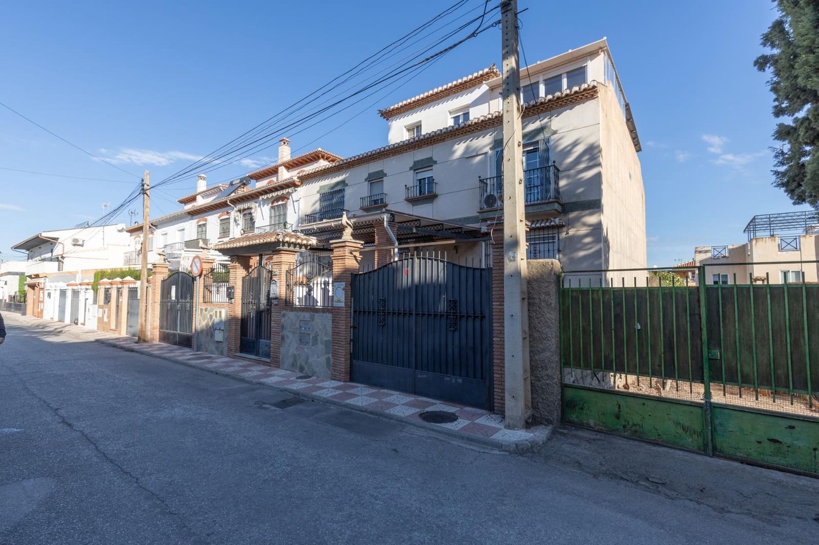 4 sovrum Radhus till salu i La Zubia med garage - 295 000 € (Ref: 10171573)