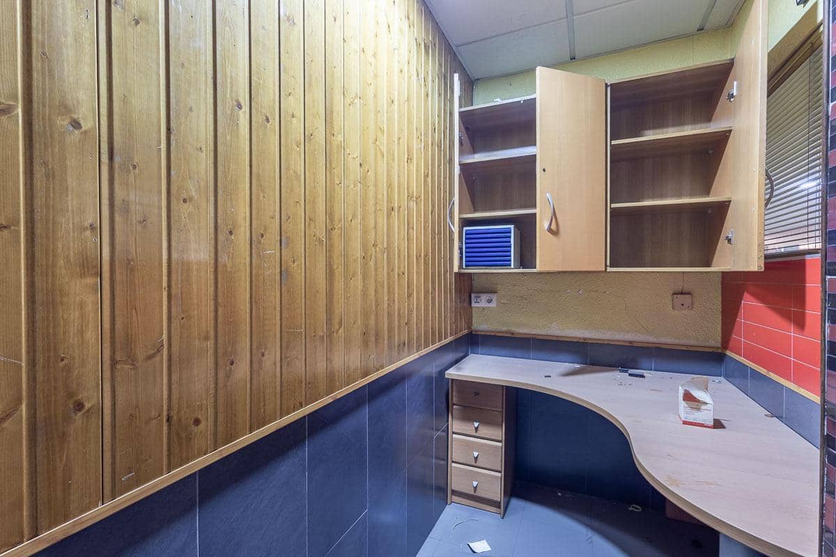 Gewerbe zu verkaufen in Granada Stadt - 340.000 € (Ref: 10171575)