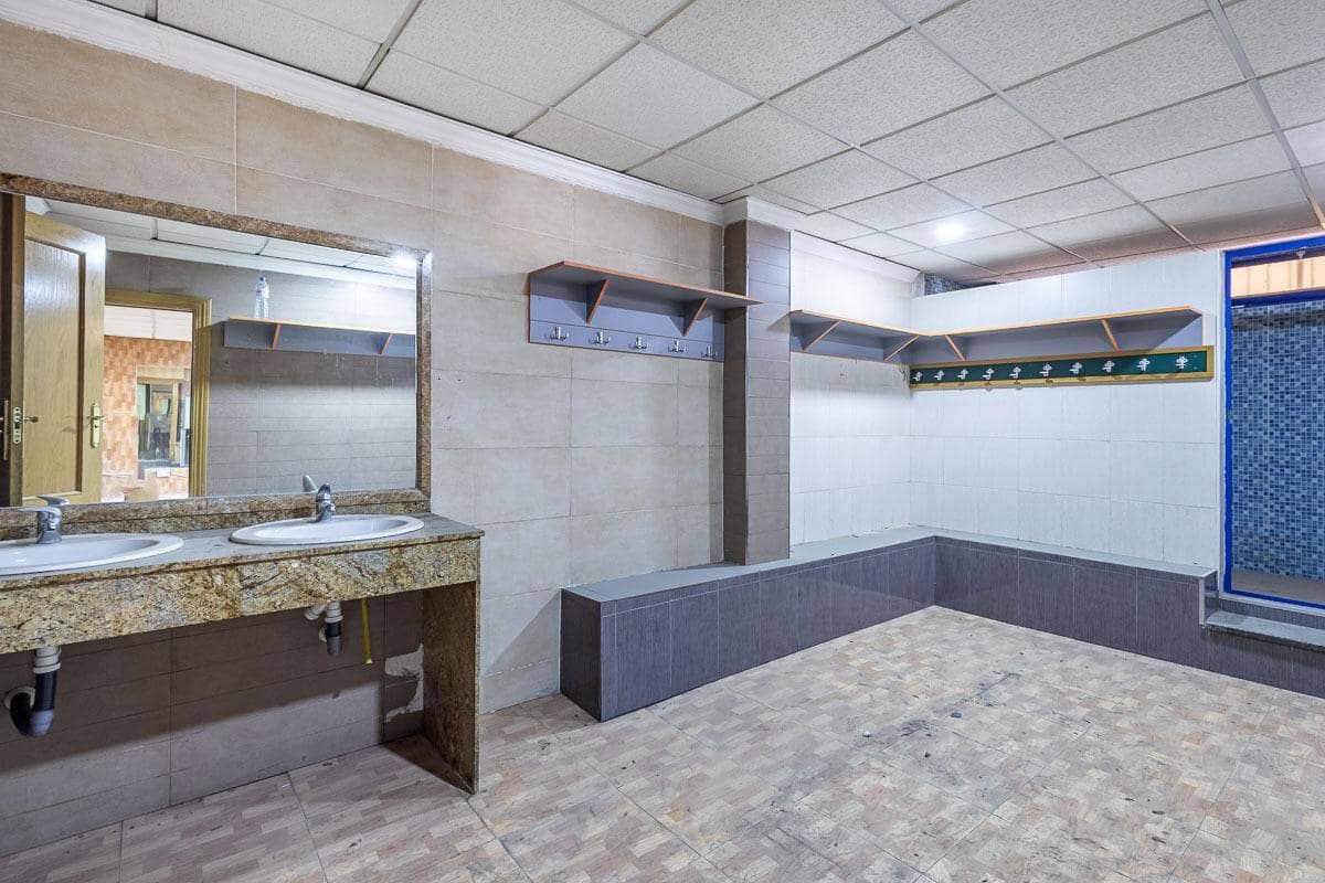 Gewerbe zu verkaufen in Granada Stadt - 340.000 € (Ref: 10171575)