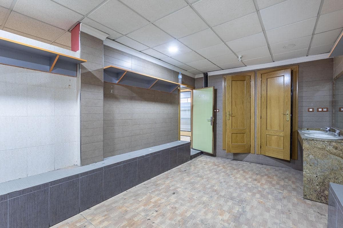 Gewerbe zu verkaufen in Granada Stadt - 340.000 € (Ref: 10171575)