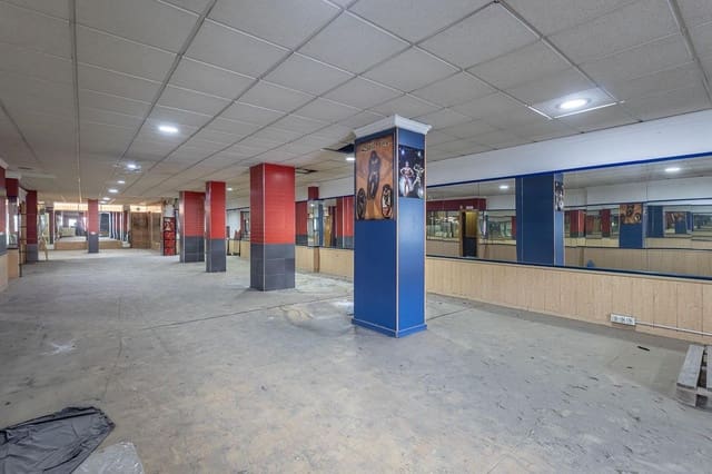 Erhverv til salg i Granada by - € 340.000 (Ref: 10171575)