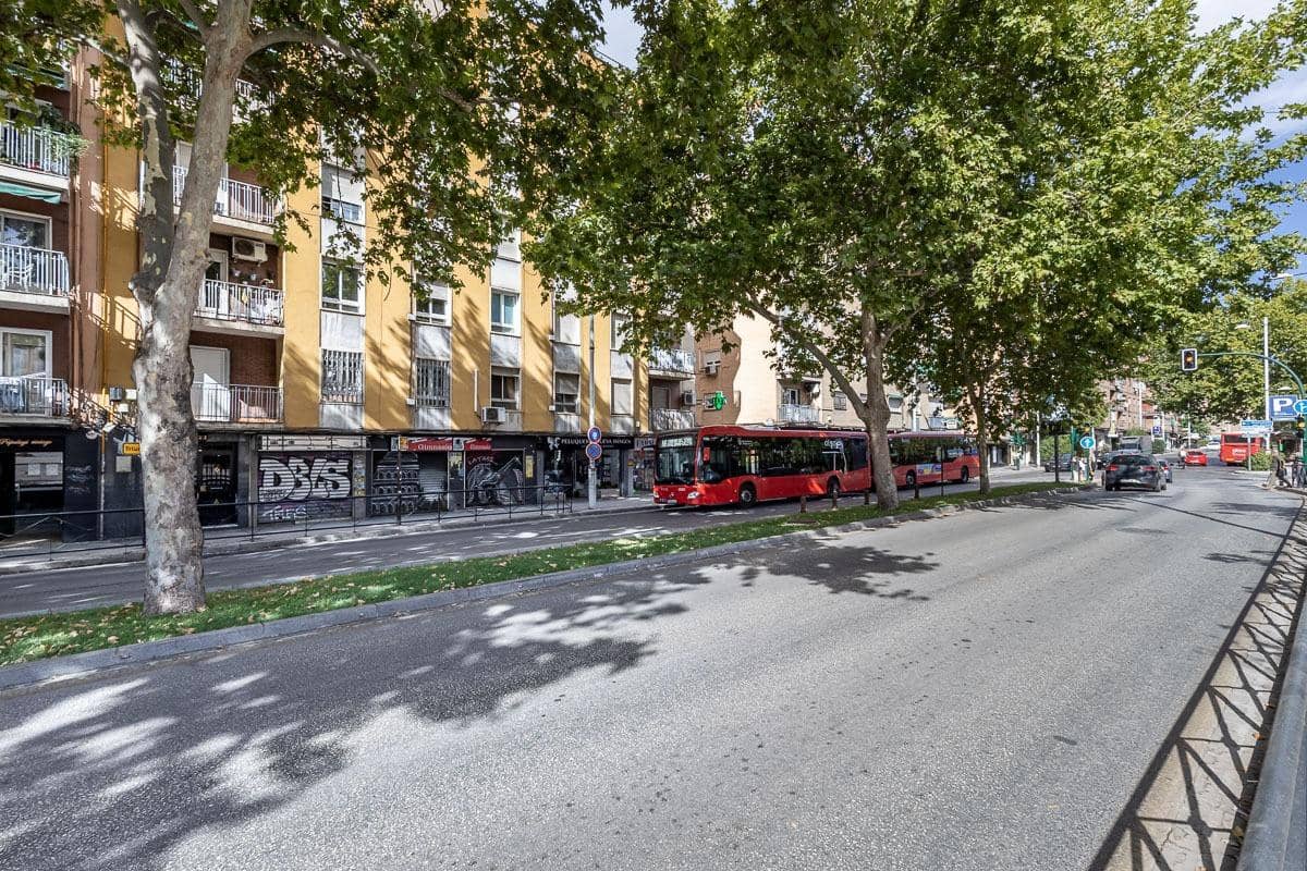 Gewerbe zu verkaufen in Granada Stadt - 340.000 € (Ref: 10171575)