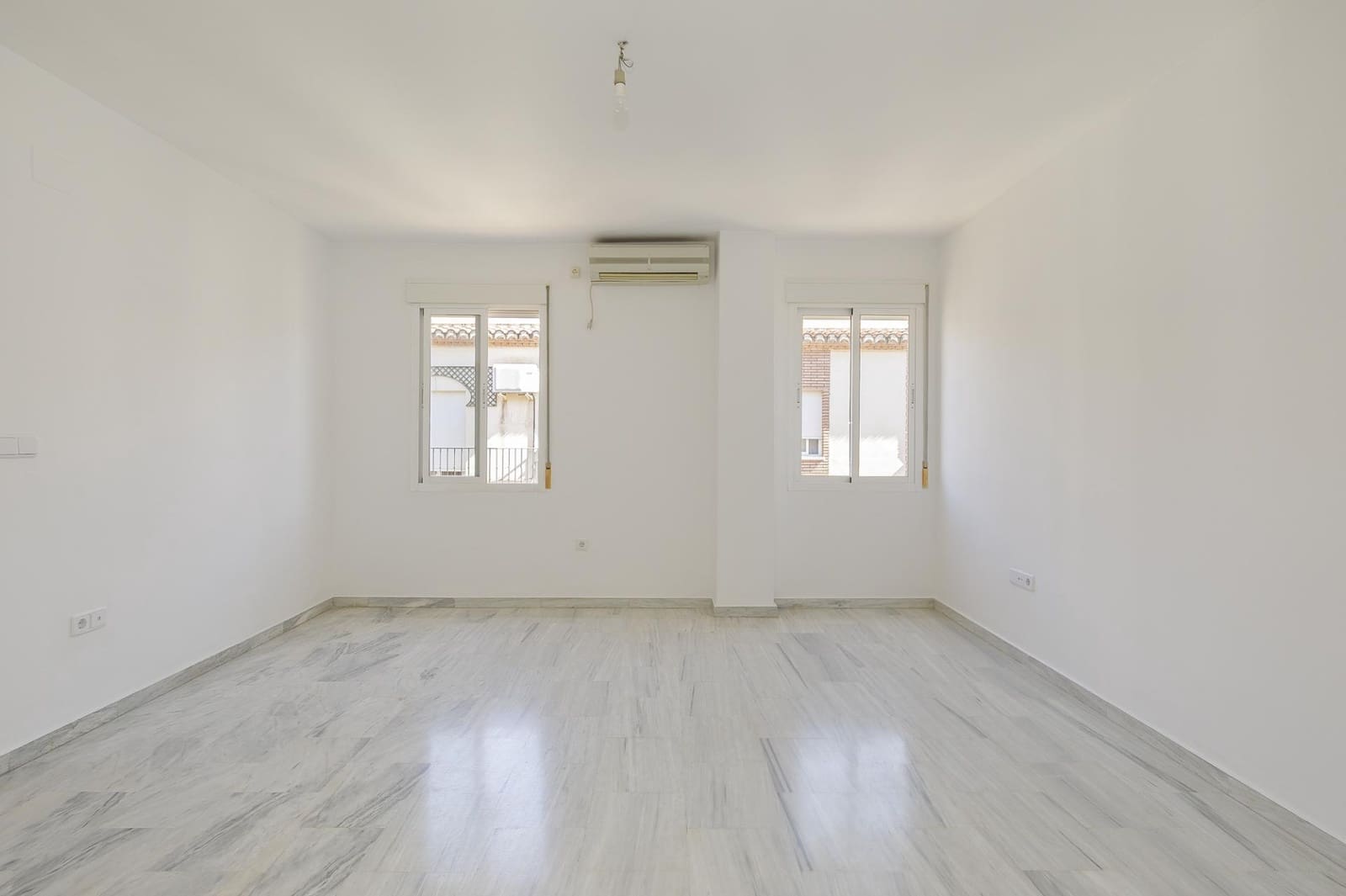 2 soverom Leilighet til salgs i Las Gabias med garasje - € 145 000 (Ref: 10177418)