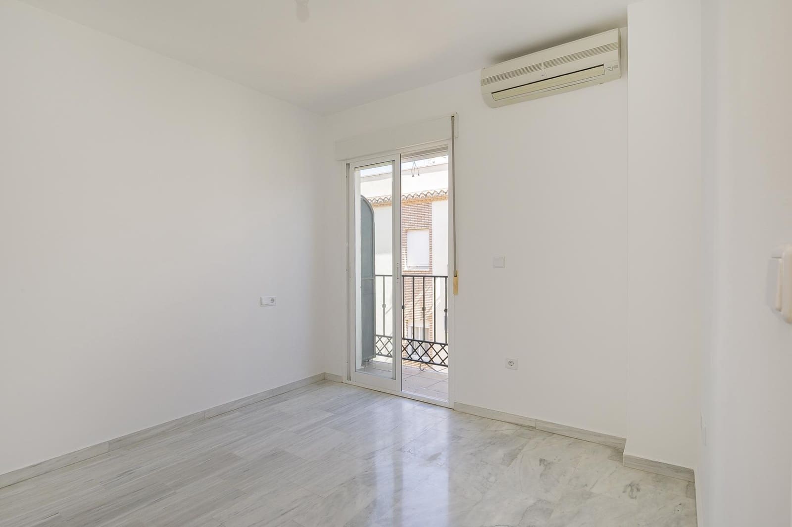 2 soverom Leilighet til salgs i Las Gabias med garasje - € 145 000 (Ref: 10177418)