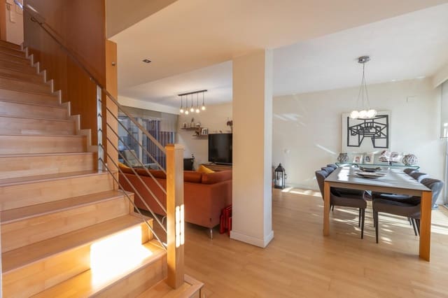 5 slaapkamer Rijtjeshuis te koop in Granada stad met garage - € 875.000 (Ref: 10177420)