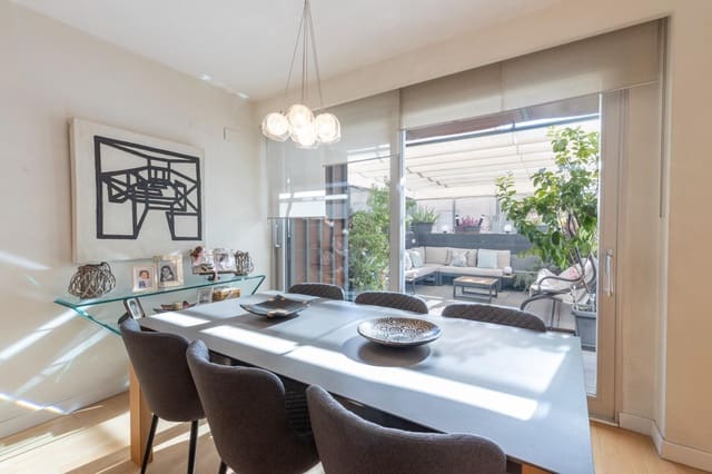 5 slaapkamer Rijtjeshuis te koop in Granada stad met garage - € 875.000 (Ref: 10177420)