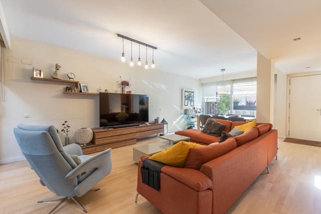 5 slaapkamer Rijtjeshuis te koop in Granada stad met garage - € 875.000 (Ref: 10177420)