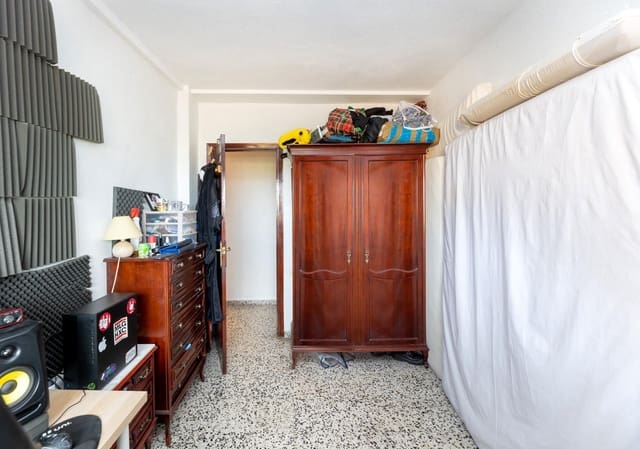Piso de 4 habitaciones en Granada ciudad en venta - 250.000 € (Ref: 10180840)