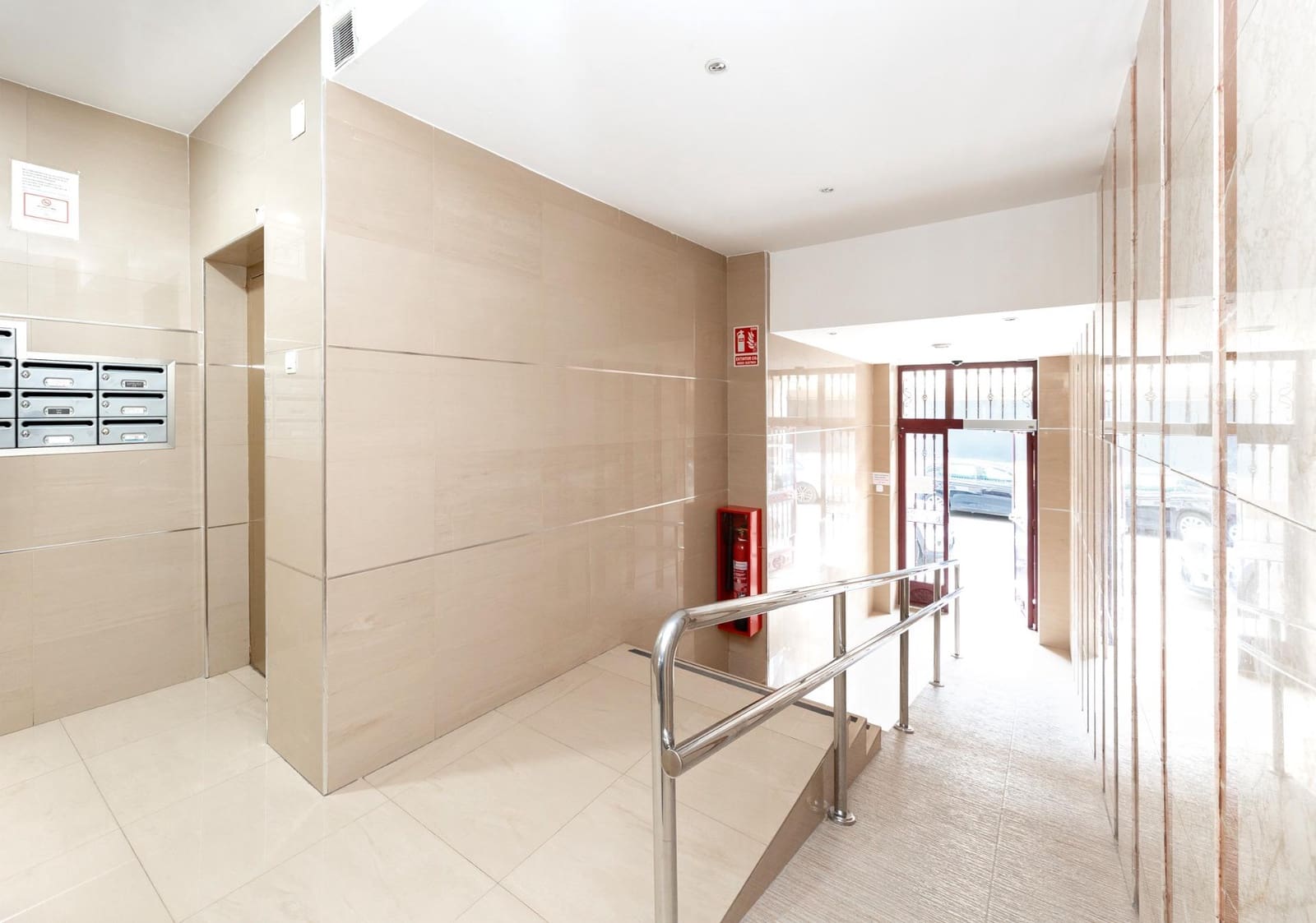 Piso de 4 habitaciones en Granada ciudad en venta - 250.000 € (Ref: 10180840)