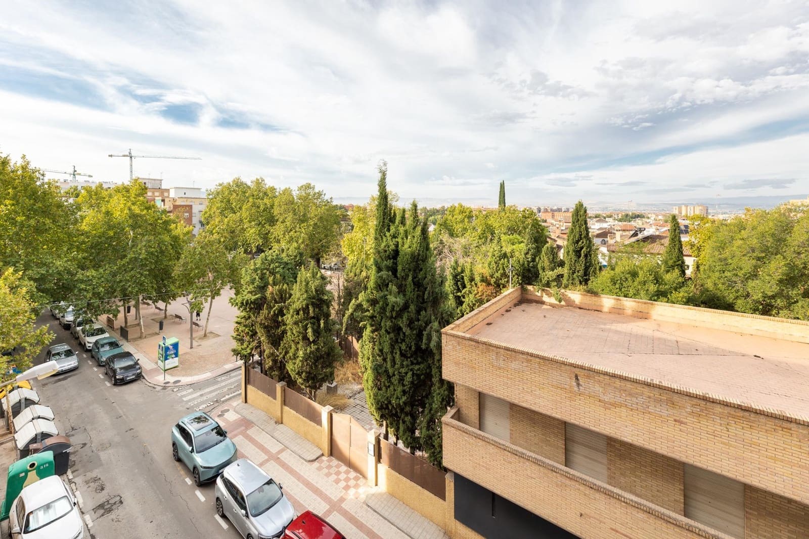 Piso de 4 habitaciones en Granada ciudad en venta - 250.000 € (Ref: 10180840)
