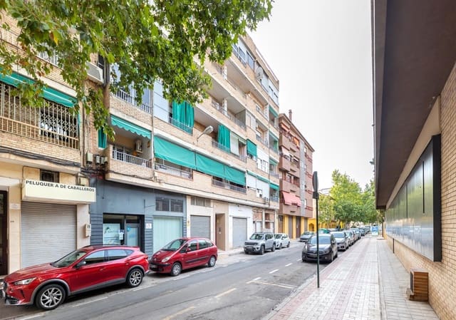 Piso de 4 habitaciones en Granada ciudad en venta - 250.000 € (Ref: 10180840)