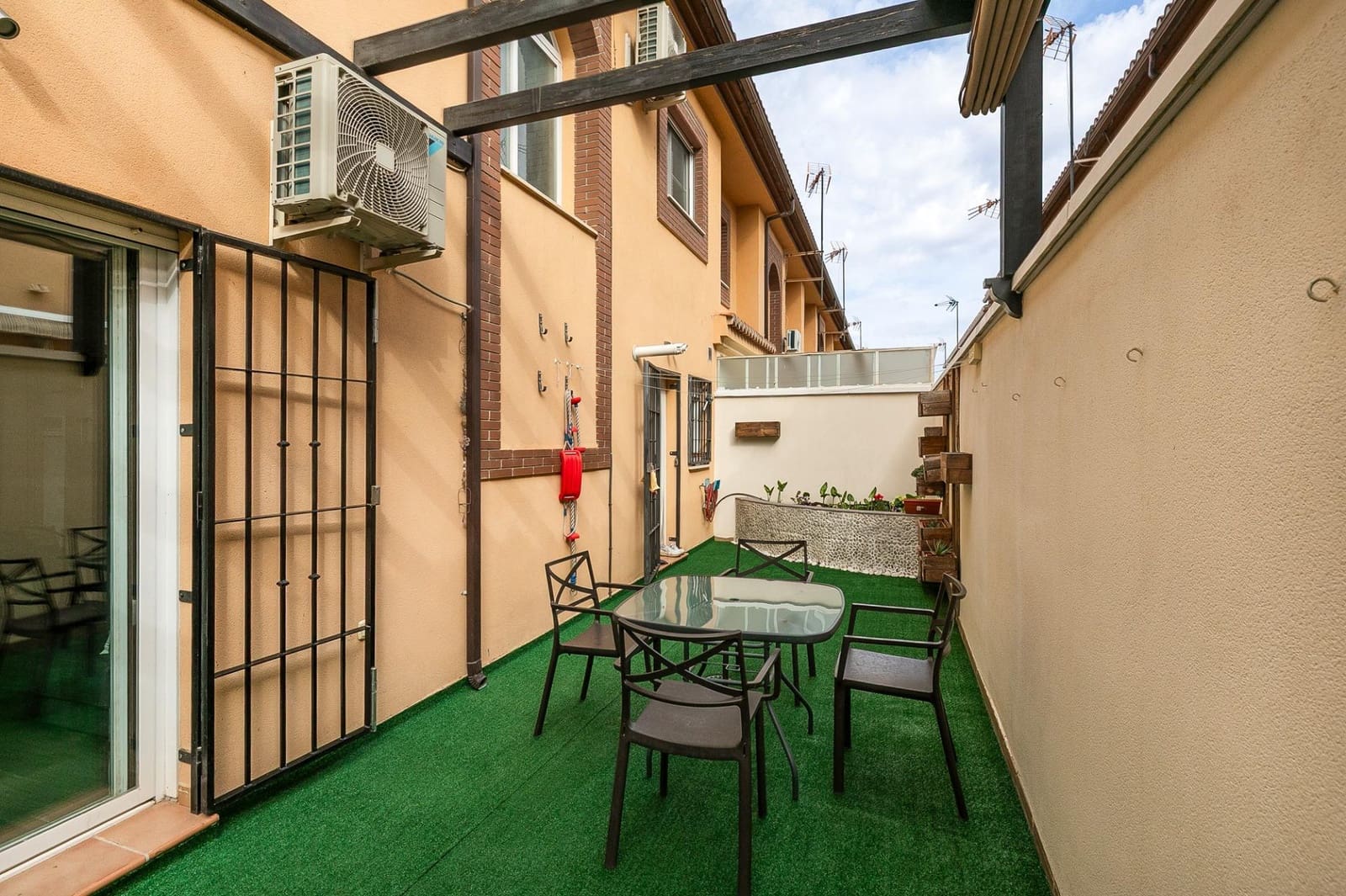 3 chambre Villa/Maison Mitoyenne à vendre à Churriana de la Vega avec garage - 315 000 € (Ref: 10184874)