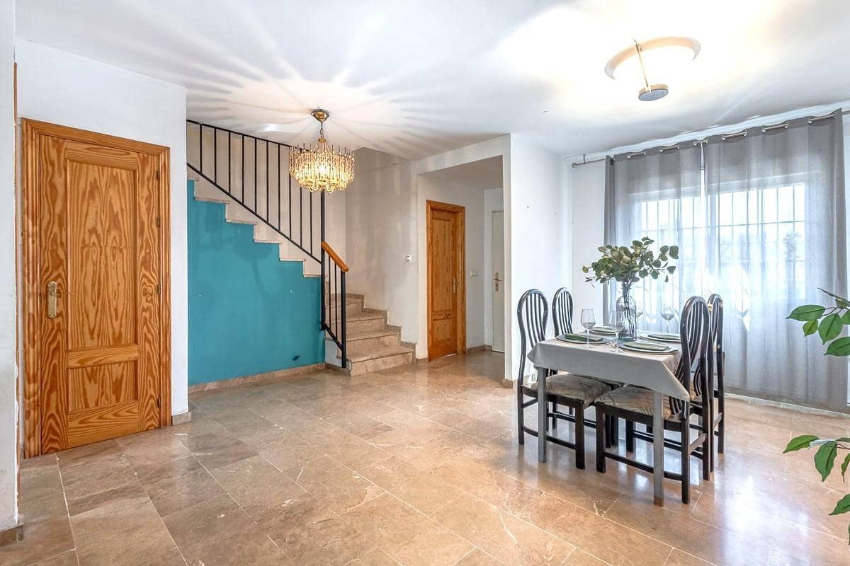 4 chambre Villa/Maison Mitoyenne à vendre à Churriana de la Vega avec garage - 289 900 € (Ref: 10184875)