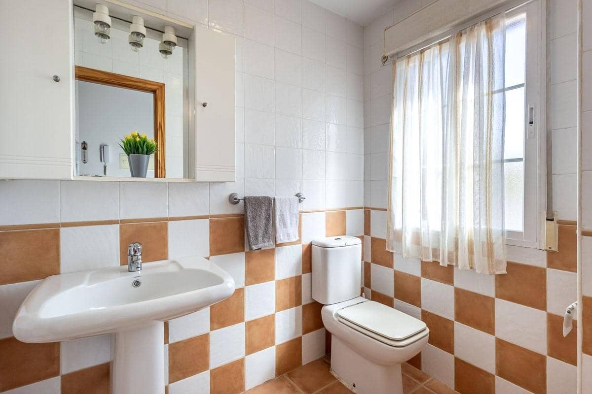 4 chambre Villa/Maison Mitoyenne à vendre à Churriana de la Vega avec garage - 289 900 € (Ref: 10184875)