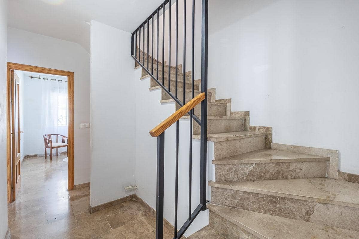 4 chambre Villa/Maison Mitoyenne à vendre à Churriana de la Vega avec garage - 289 900 € (Ref: 10184875)