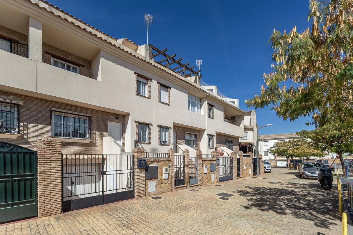 4 chambre Villa/Maison Mitoyenne à vendre à Churriana de la Vega avec garage - 289 900 € (Ref: 10184875)
