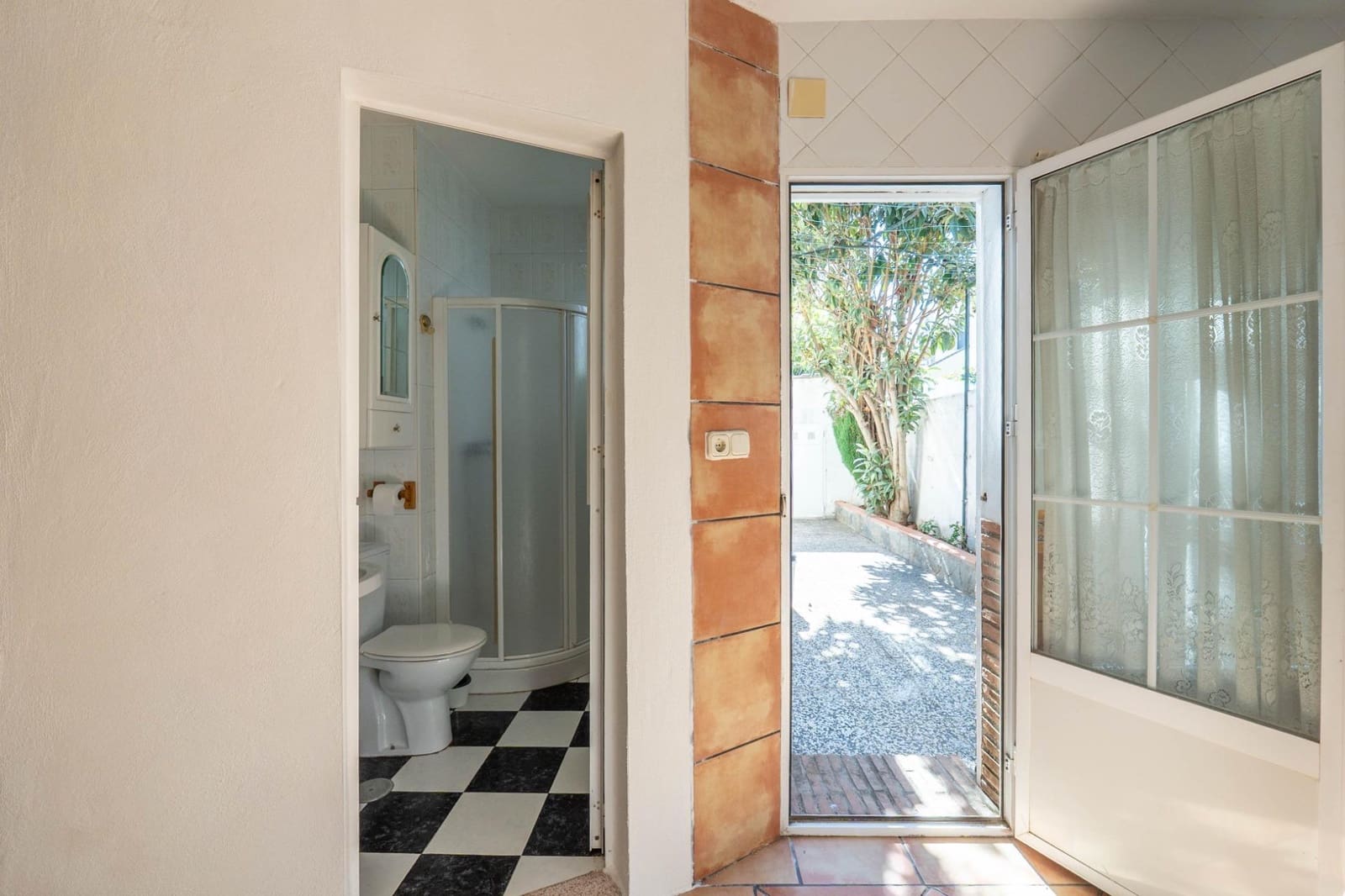 5 bedroom Villa for sale in Granada city with pool garage - € 549,000 (Ref: 10187322)