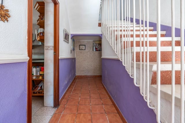5 sypialnia Willa na sprzedaż w Miasto Grenada z basenem garażem - 549 000 € (Ref: 10187322)
