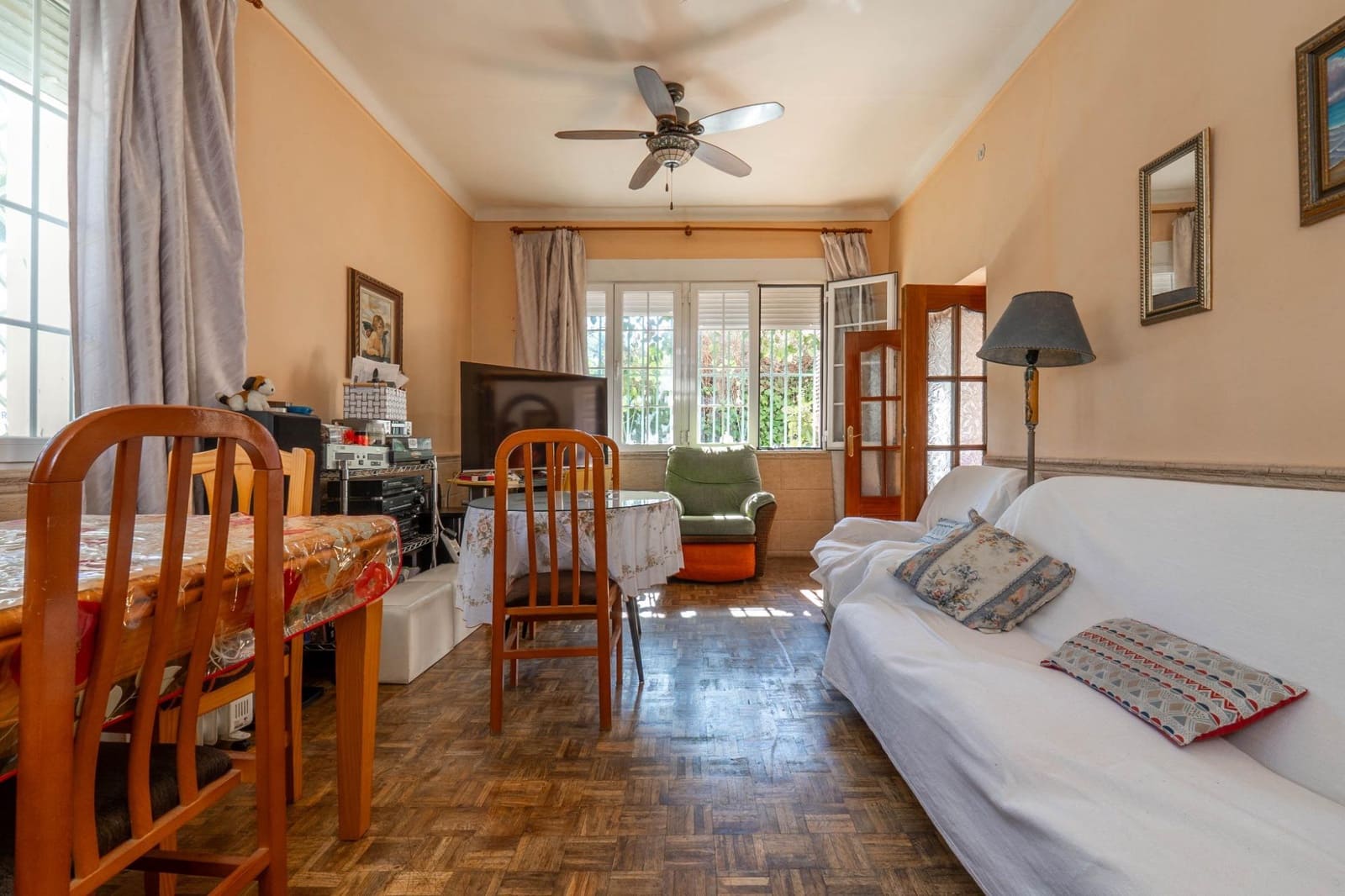 5 bedroom Villa for sale in Granada city with pool garage - € 549,000 (Ref: 10187322)