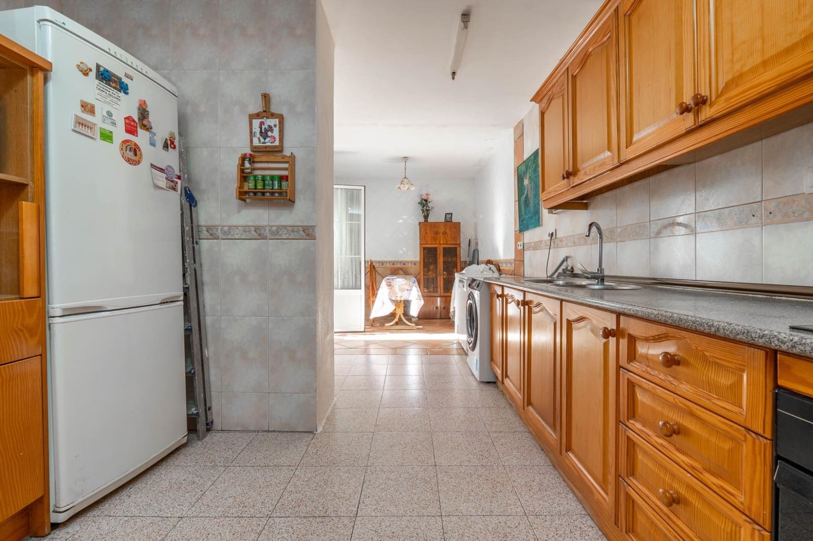 5 bedroom Villa for sale in Granada city with pool garage - € 549,000 (Ref: 10187322)