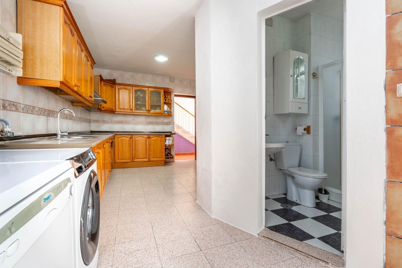 5 bedroom Villa for sale in Granada city with pool garage - € 549,000 (Ref: 10187322)