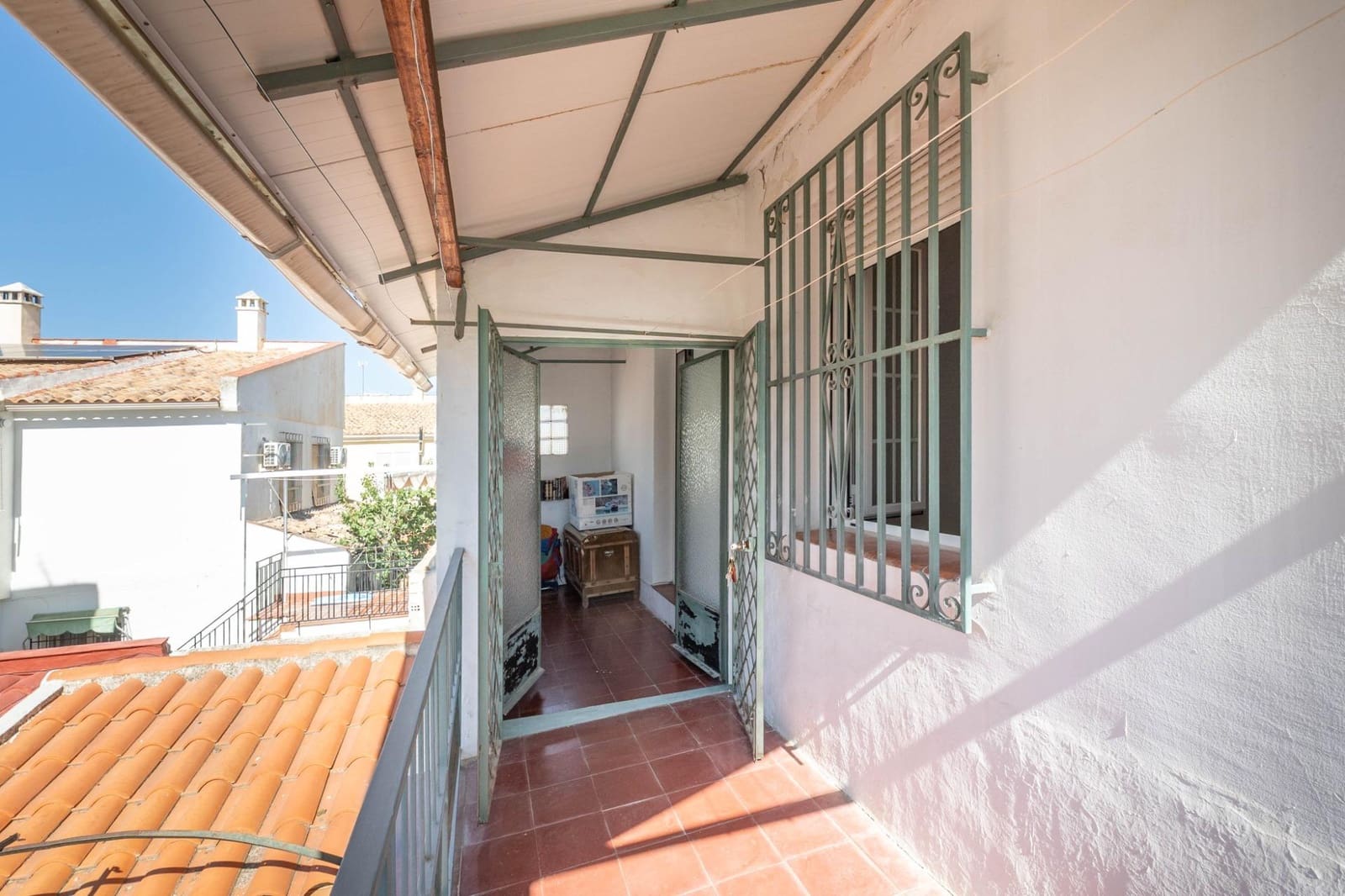 5 bedroom Villa for sale in Granada city with pool garage - € 549,000 (Ref: 10187322)