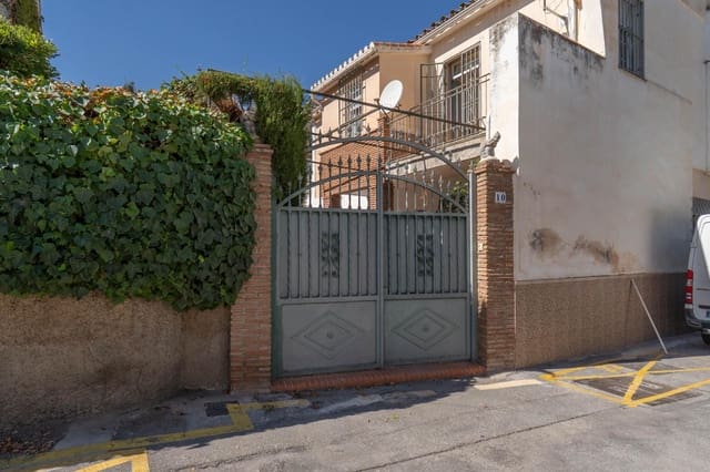 5 sypialnia Willa na sprzedaż w Miasto Grenada z basenem garażem - 549 000 € (Ref: 10187322)