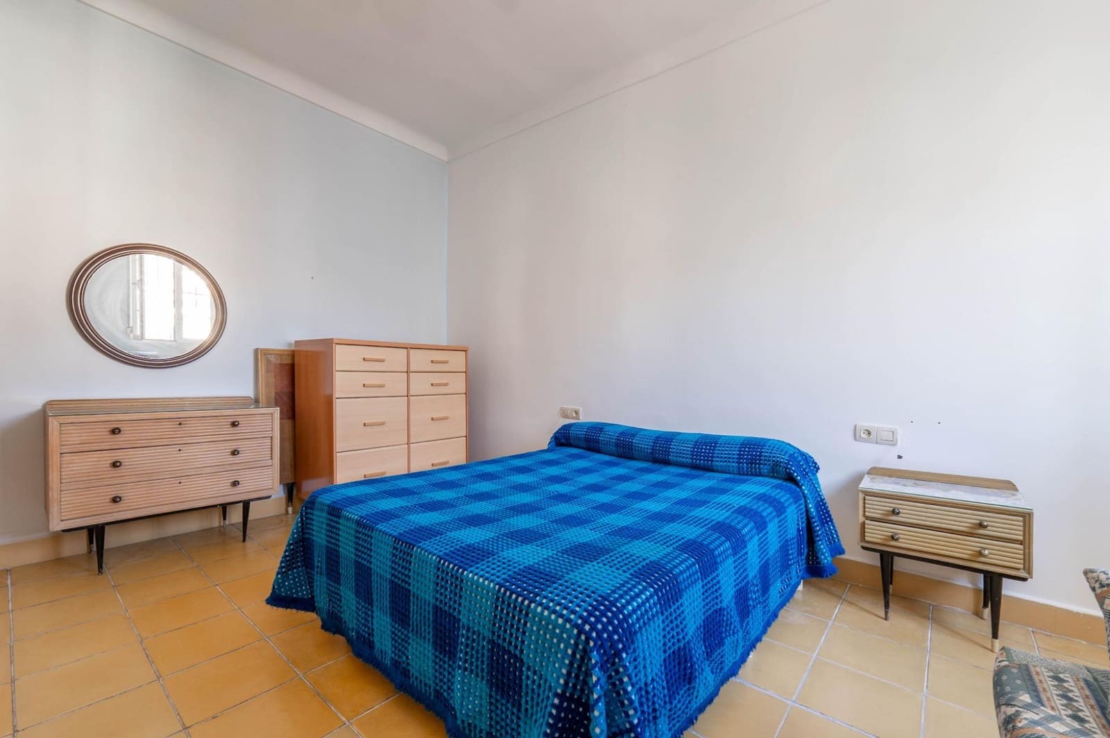 5 bedroom Villa for sale in Granada city with pool garage - € 549,000 (Ref: 10187322)
