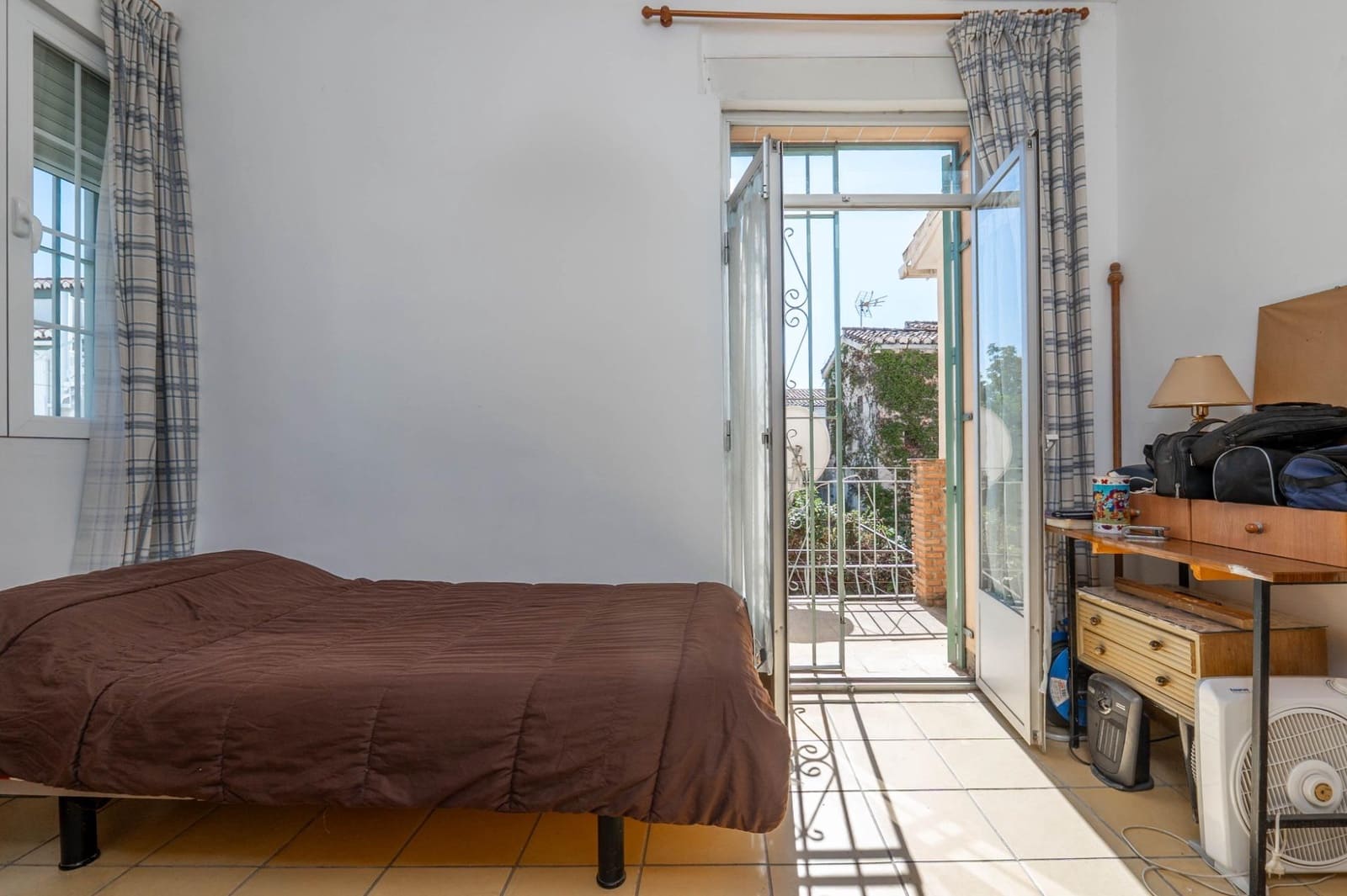 5 bedroom Villa for sale in Granada city with pool garage - € 549,000 (Ref: 10187322)