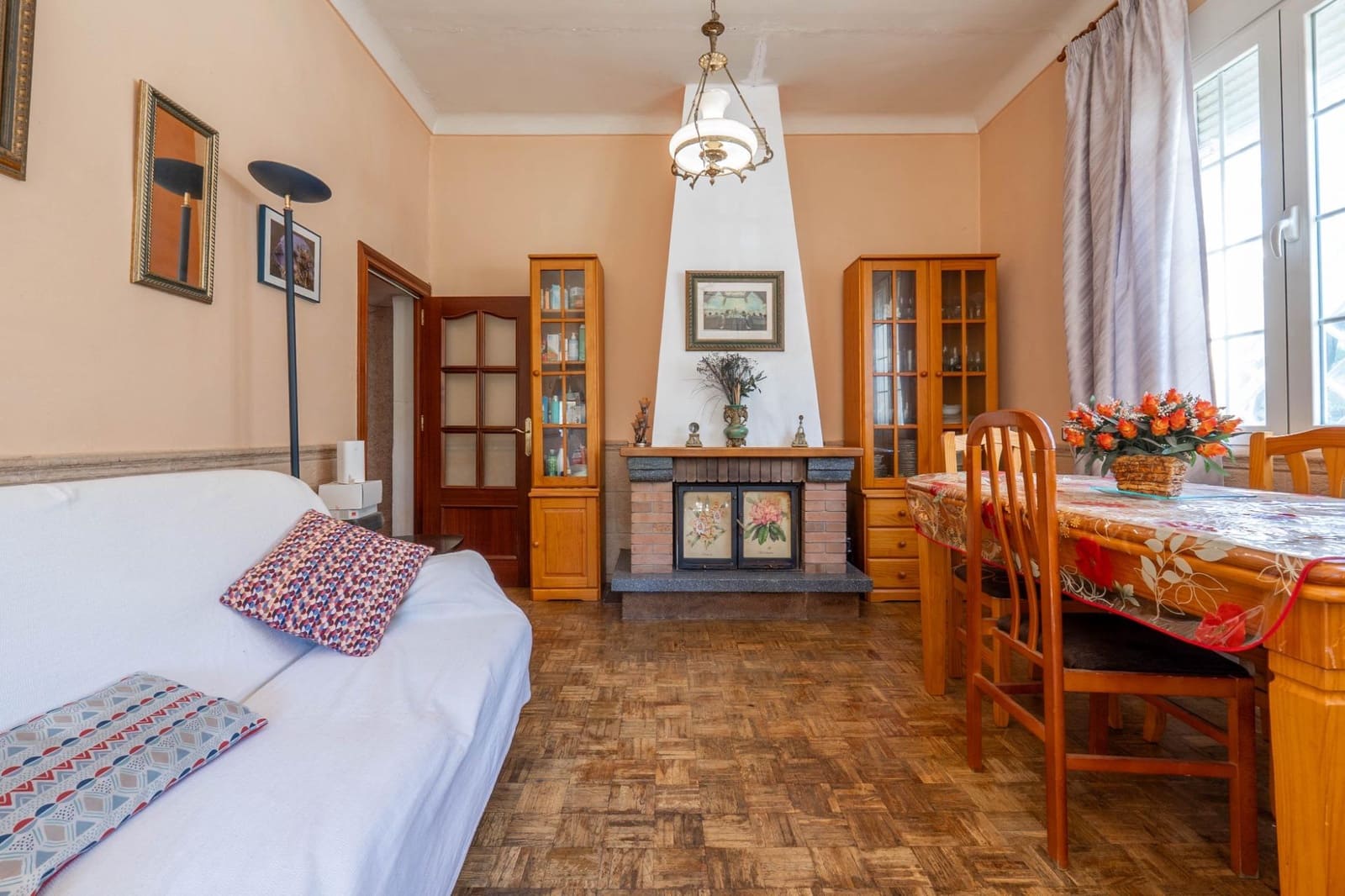 5 bedroom Villa for sale in Granada city with pool garage - € 549,000 (Ref: 10187322)