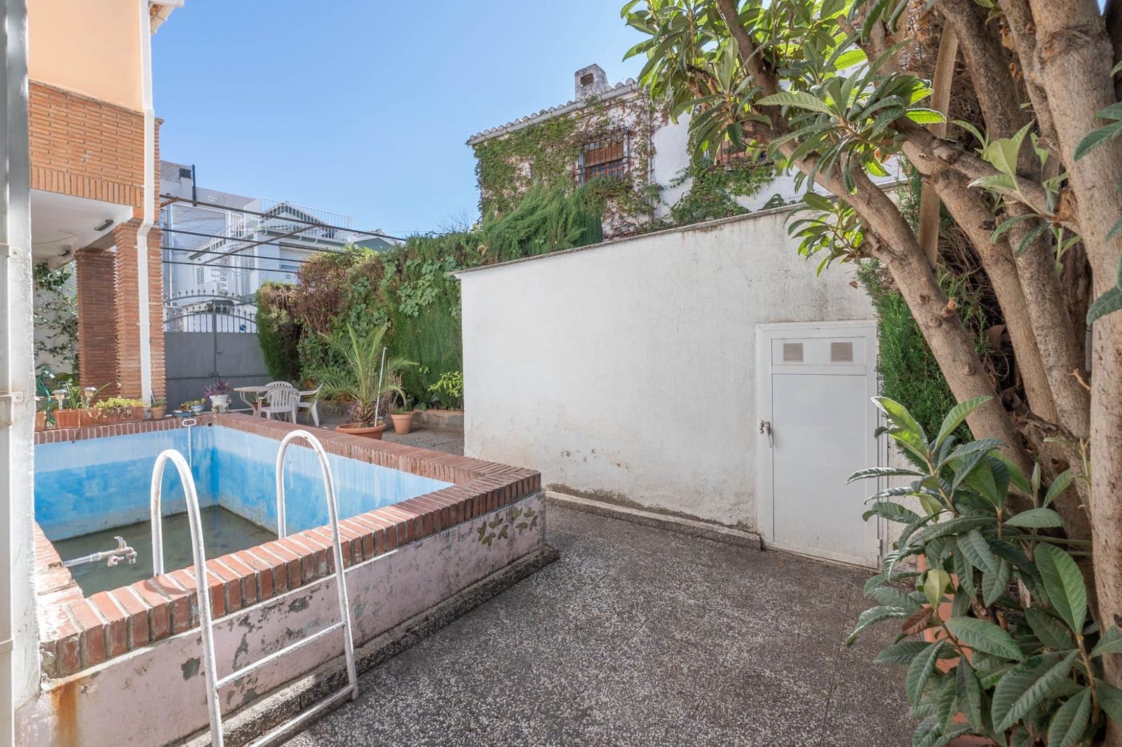 5 bedroom Villa for sale in Granada city with pool garage - € 549,000 (Ref: 10187322)