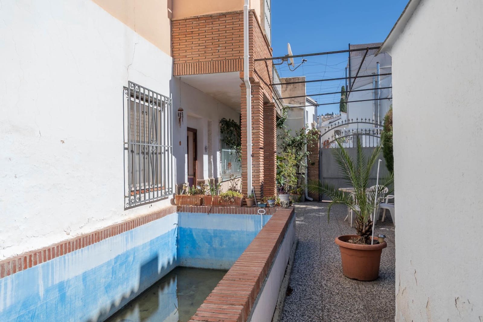 5 bedroom Villa for sale in Granada city with pool garage - € 549,000 (Ref: 10187322)