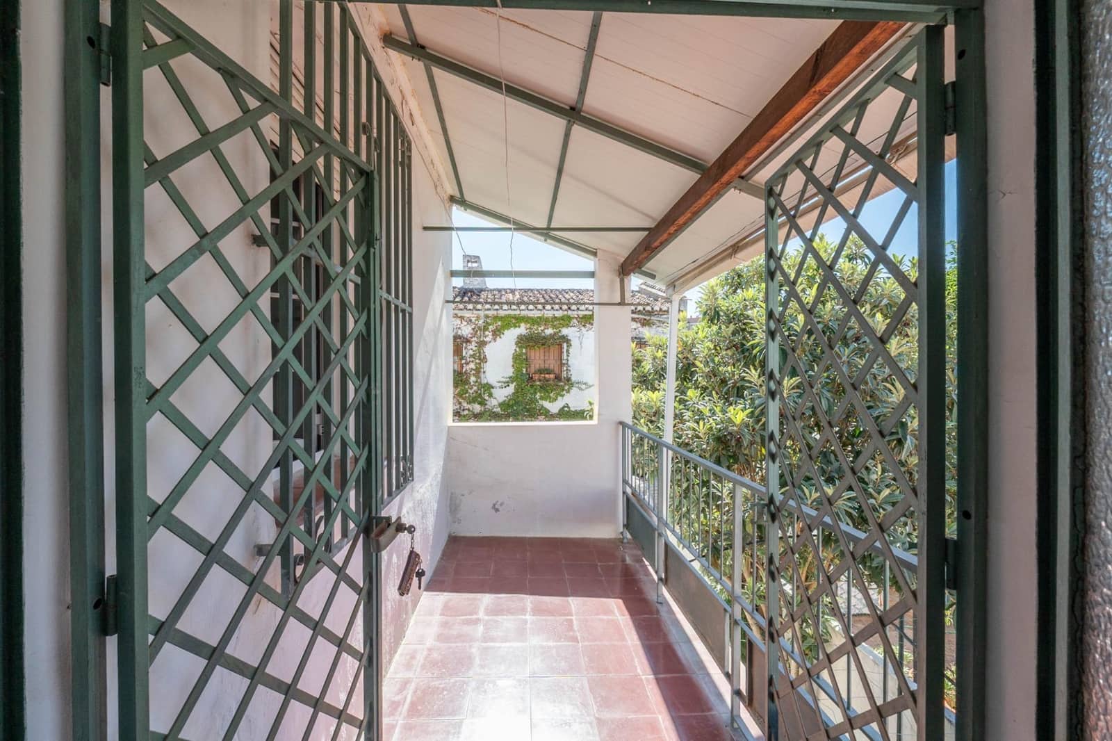5 bedroom Villa for sale in Granada city with pool garage - € 549,000 (Ref: 10187322)