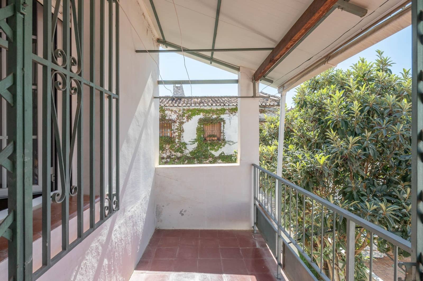 5 bedroom Villa for sale in Granada city with pool garage - € 549,000 (Ref: 10187322)
