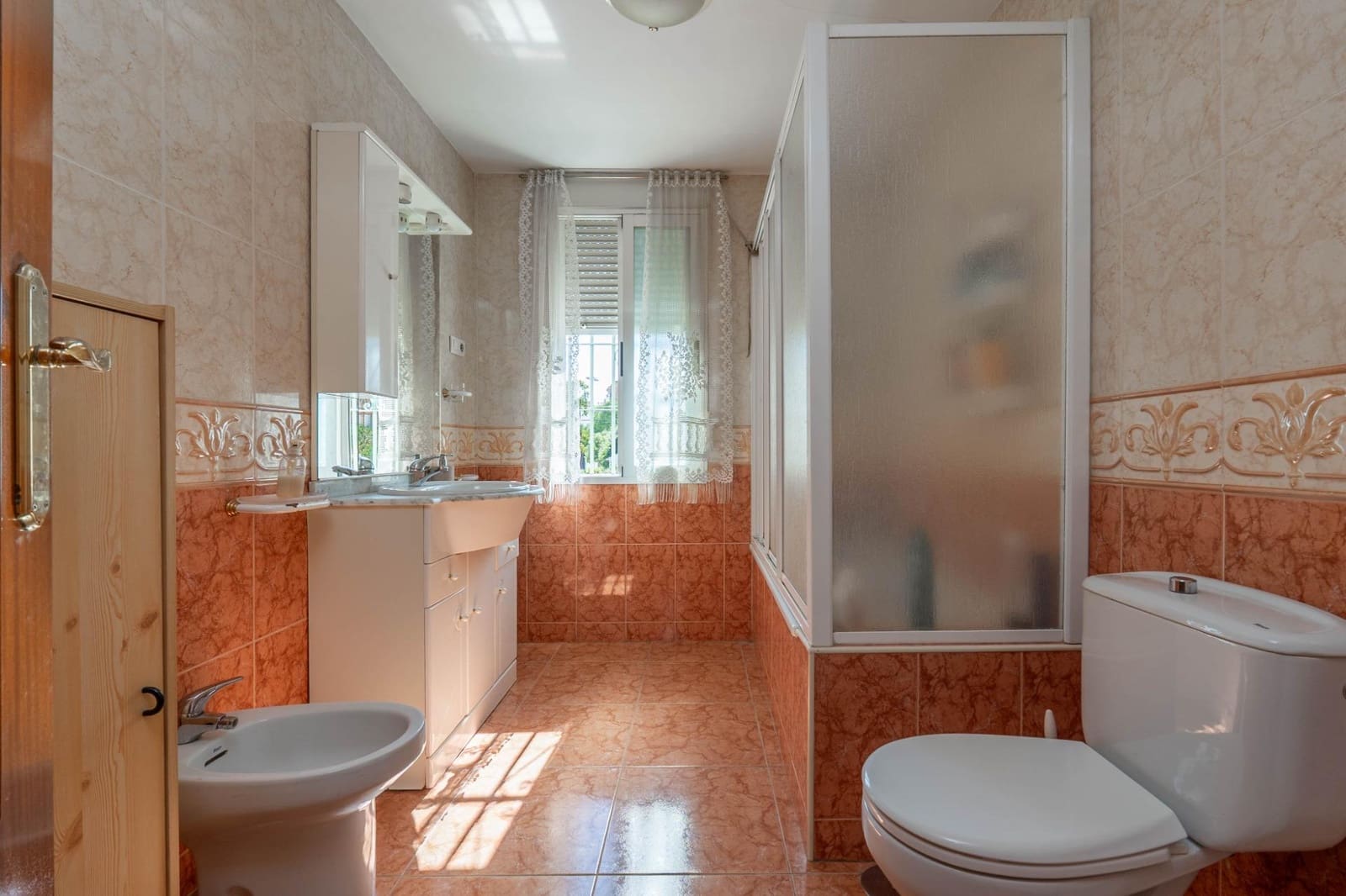 5 bedroom Villa for sale in Granada city with pool garage - € 549,000 (Ref: 10187322)