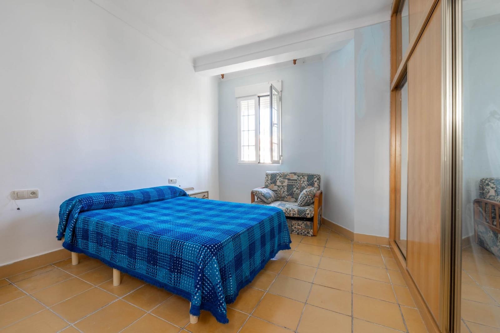 5 bedroom Villa for sale in Granada city with pool garage - € 549,000 (Ref: 10187322)