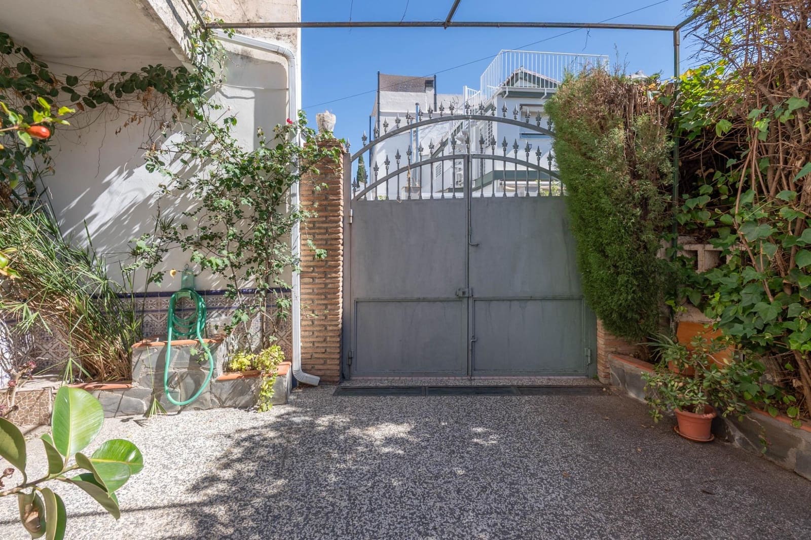 5 bedroom Villa for sale in Granada city with pool garage - € 549,000 (Ref: 10187322)