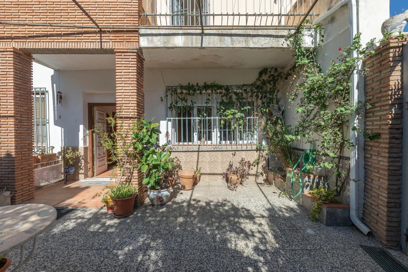 5 bedroom Villa for sale in Granada city with pool garage - € 549,000 (Ref: 10187322)