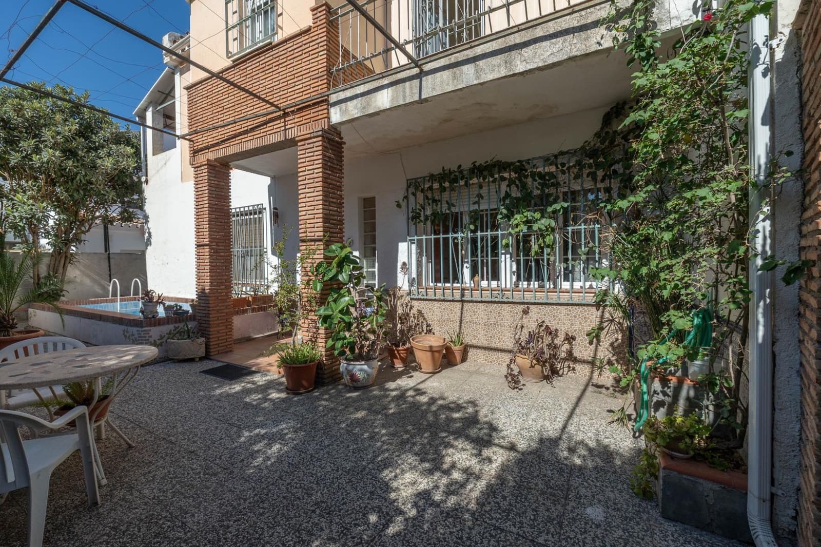 5 bedroom Villa for sale in Granada city with pool garage - € 549,000 (Ref: 10187322)