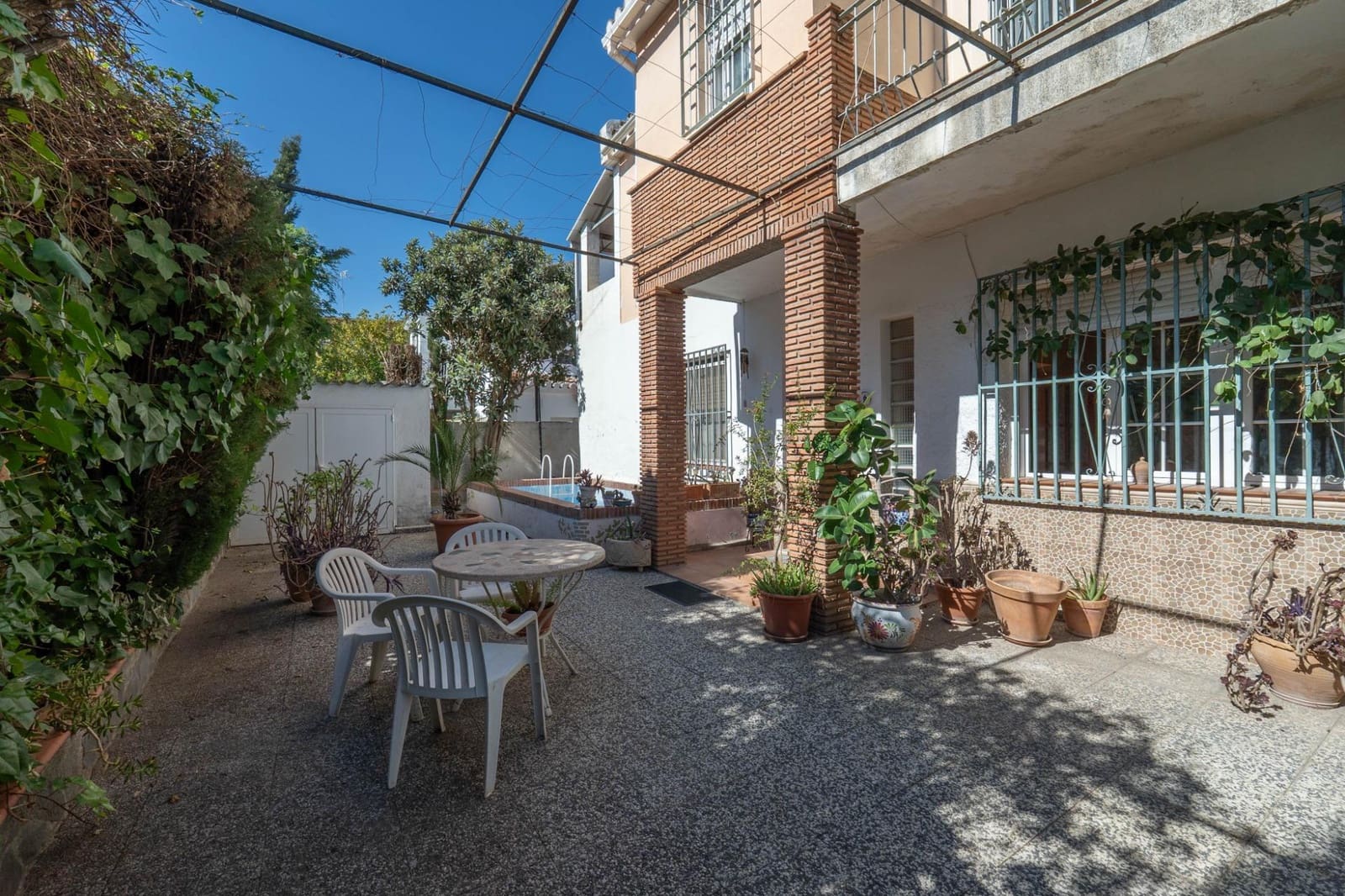 5 bedroom Villa for sale in Granada city with pool garage - € 549,000 (Ref: 10187322)
