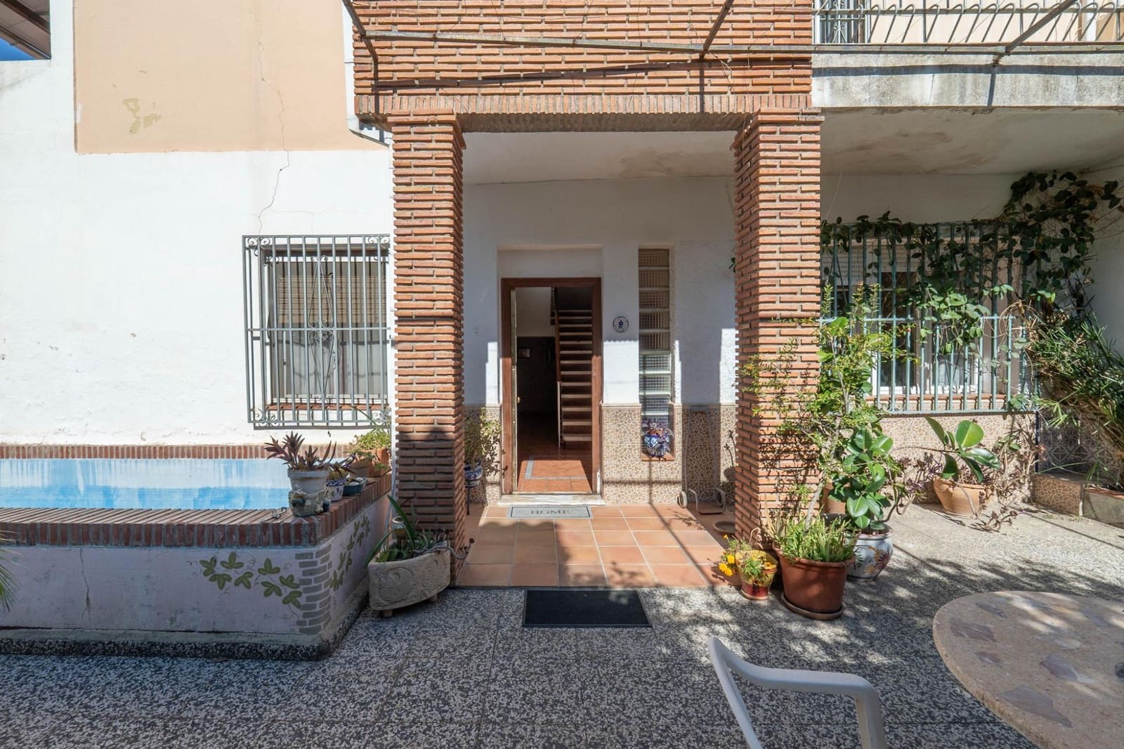 5 bedroom Villa for sale in Granada city with pool garage - € 549,000 (Ref: 10187322)