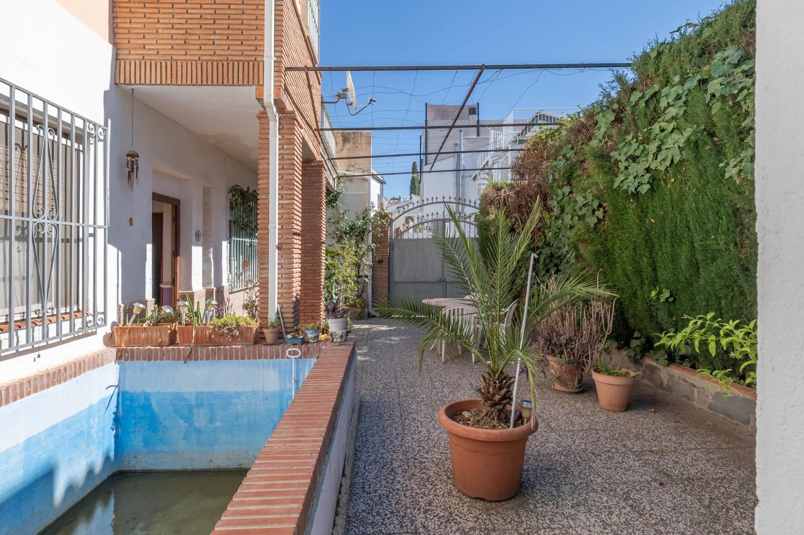 5 bedroom Villa for sale in Granada city with pool garage - € 549,000 (Ref: 10187322)