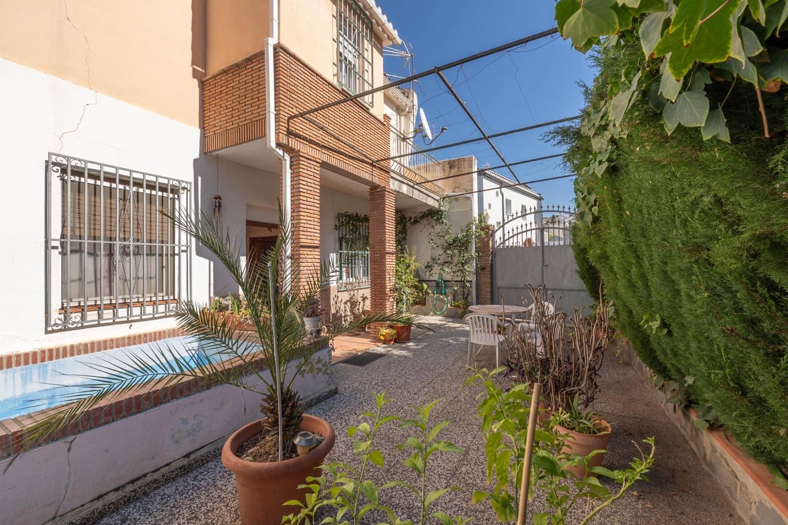 5 bedroom Villa for sale in Granada city with pool garage - € 549,000 (Ref: 10187322)