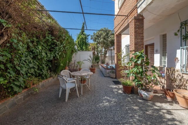 5 sypialnia Willa na sprzedaż w Miasto Grenada z basenem garażem - 549 000 € (Ref: 10187322)