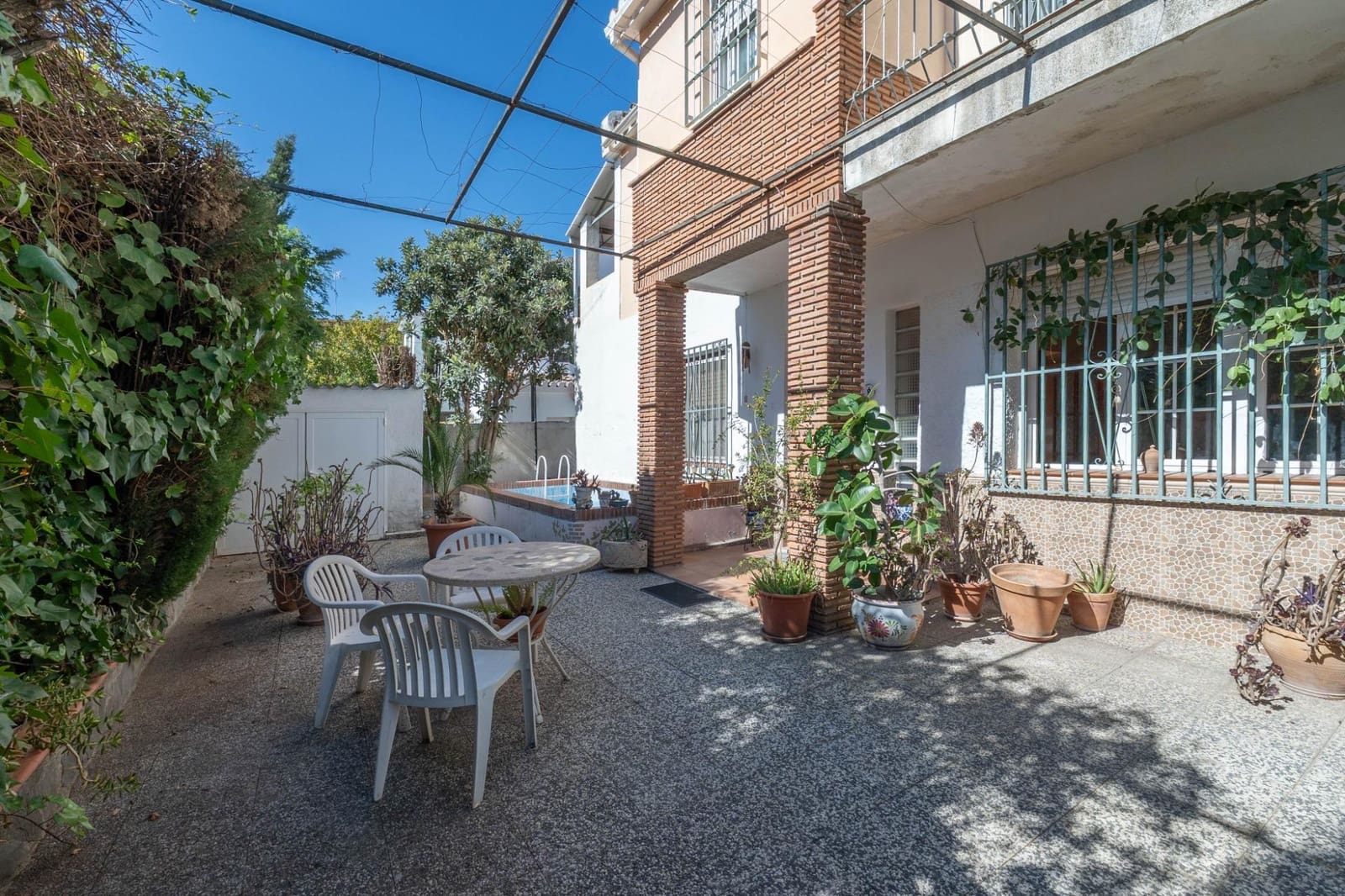 5 bedroom Villa for sale in Granada city with pool garage - € 549,000 (Ref: 10187322)
